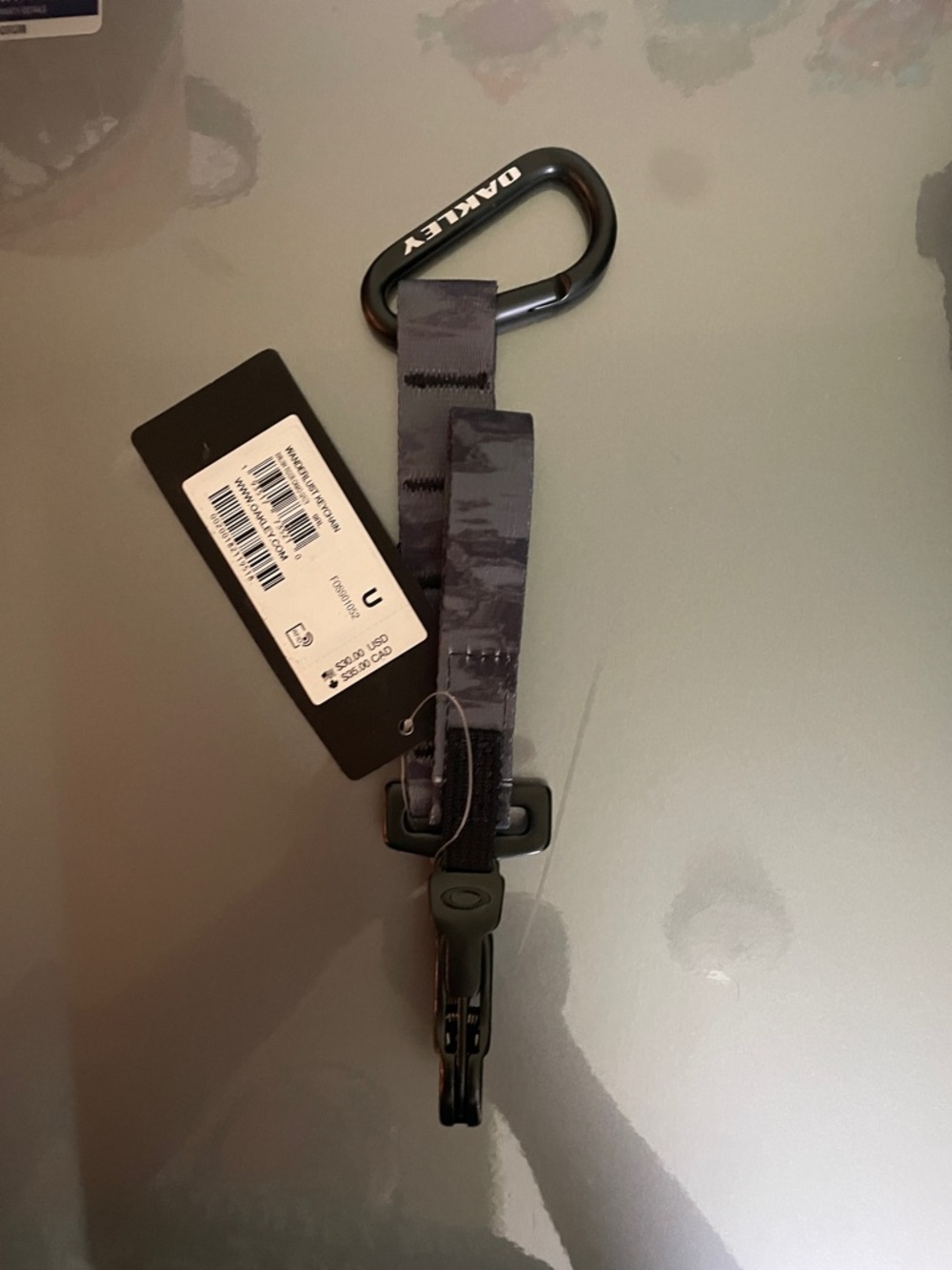 Oakley Wanderlust Keychain - Picture 2 of 5
